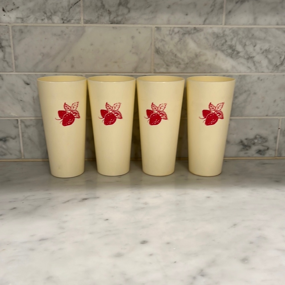 Vintage‎ Nasco Strawberry Plastic Tumblers (4)